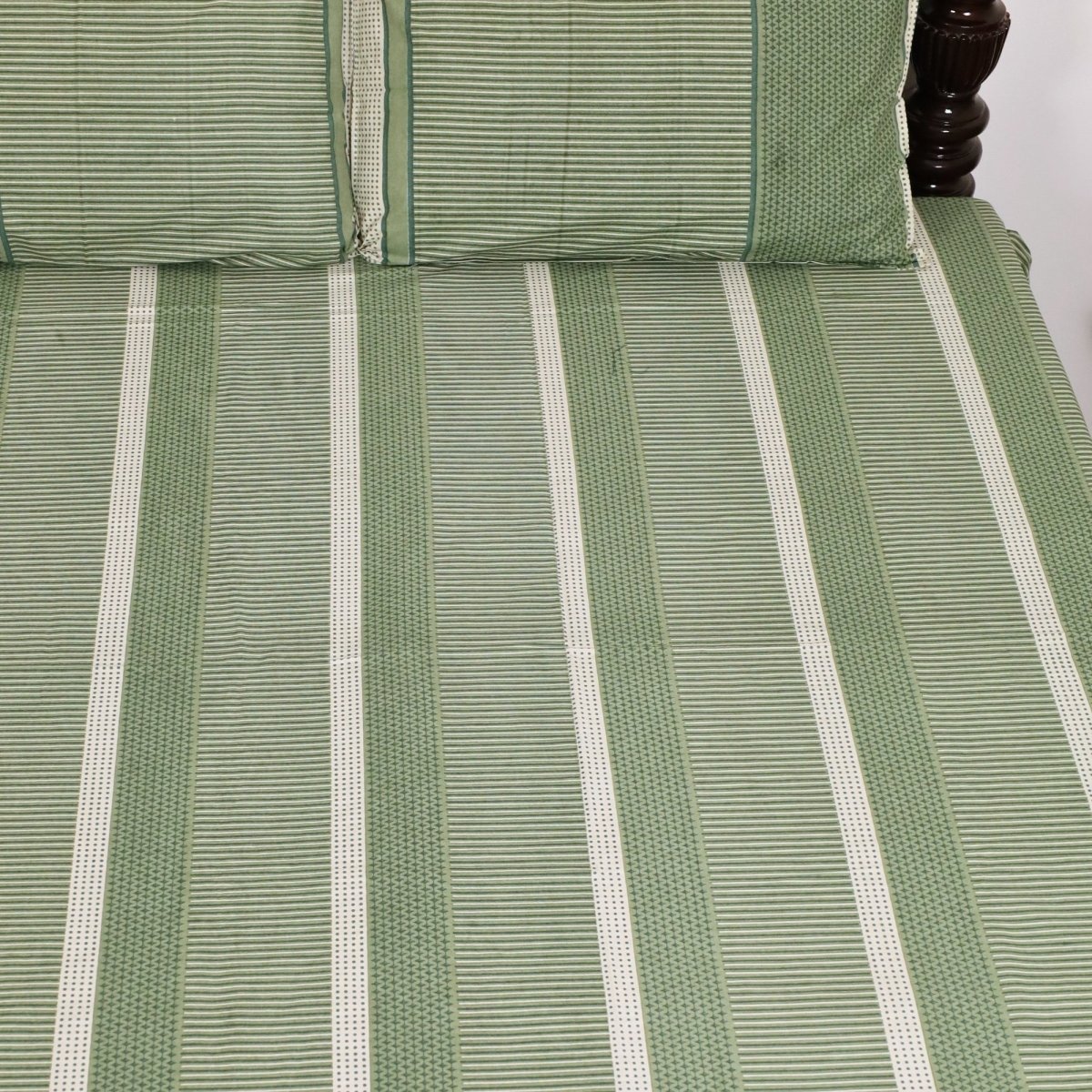 Cotton Bed sheet for Double bed with 2 Pillow Covers | Handprinted  Textured Design in Fern Green & Off White |Marigold Collection