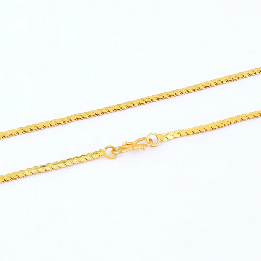 Minimal Gold Chain Women Close Up UniqueJewels.in