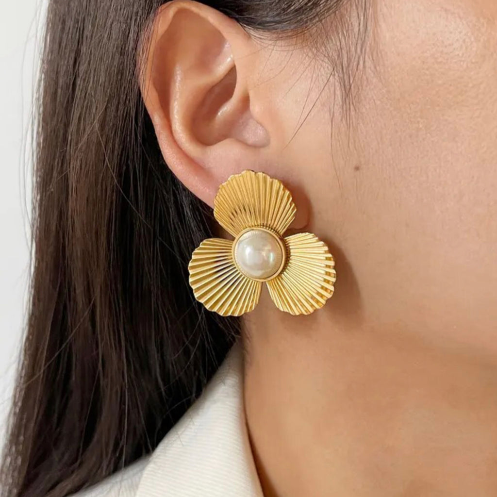 Shell Flower Stud Earrings Close Up Anti-Tarnish UniqueJewels.in